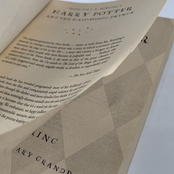 lot of 4 Harry Potter Books by Bloomsbury and Scholatic - Picture 11 of 12